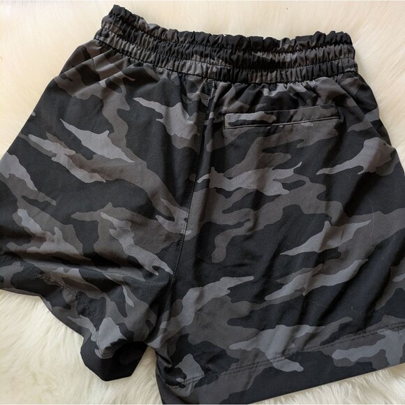 Athleta Girl All Play 3” lined black Grey camo shorts 14 XL - Picture 5 of 5